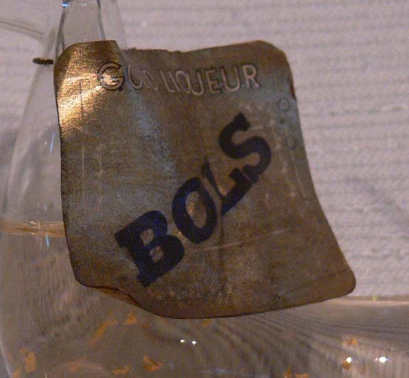dog bools gold glass
