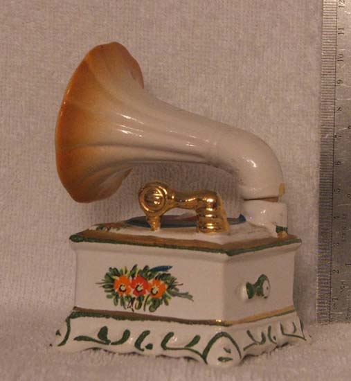 GRAMOPHONE FAMOUS FIRST
