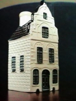 KLM 21Delft, Markt 47 16th century, now a drugstore